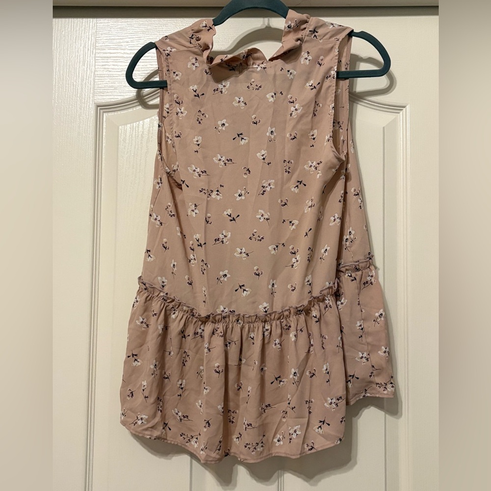 Gilli Floral Ruffle Blouse - Picture 2 of 3